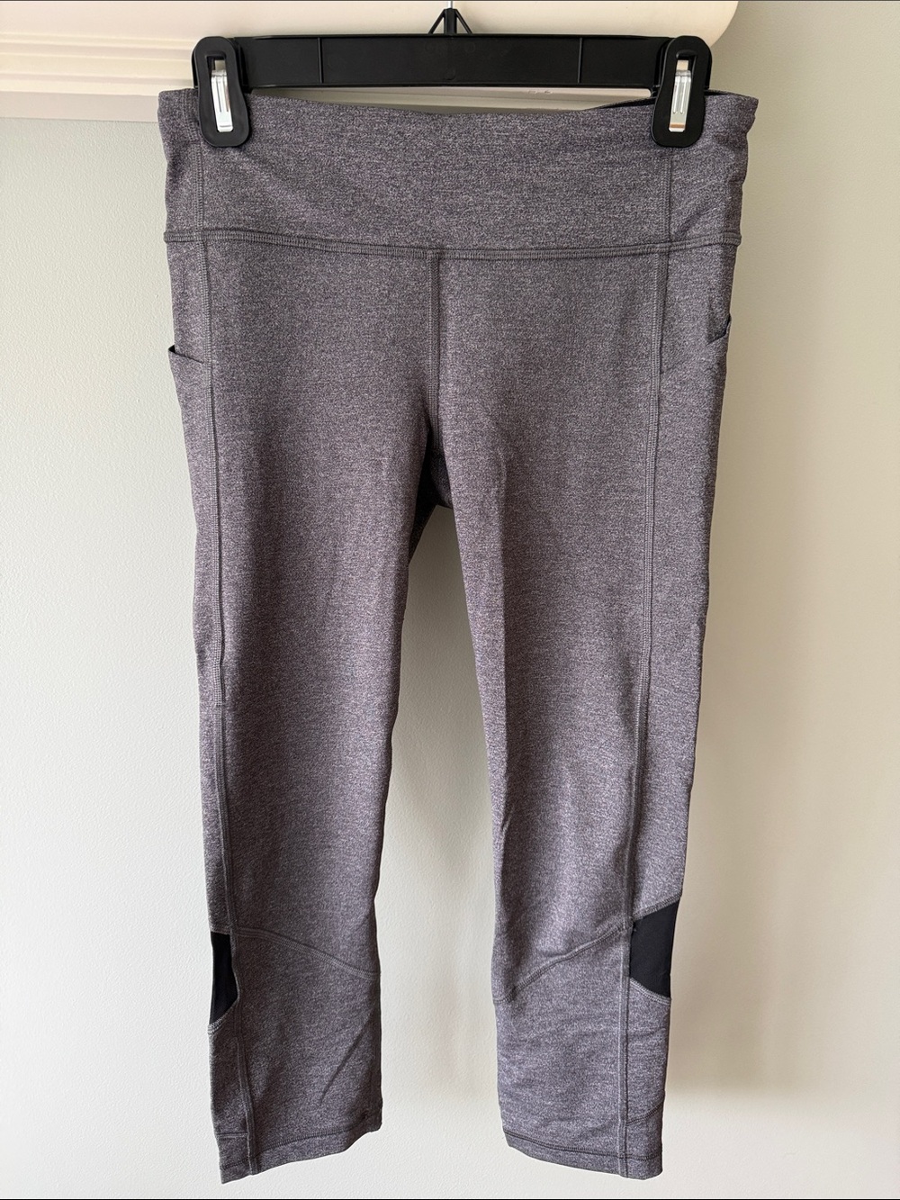 lululemon athletica Gray Heather Cropped Leggings with Black Panels with pockets